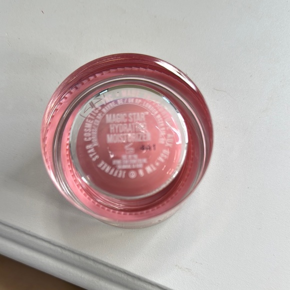 Jeffree Star Magic Star Hydrating Moisturizer - Picture 2 of 3